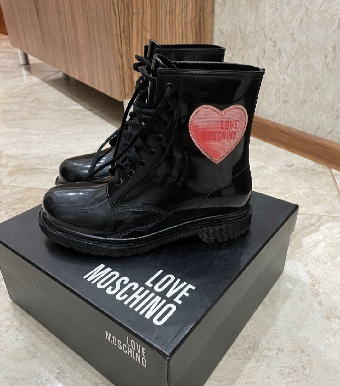 love moschino нони обувки