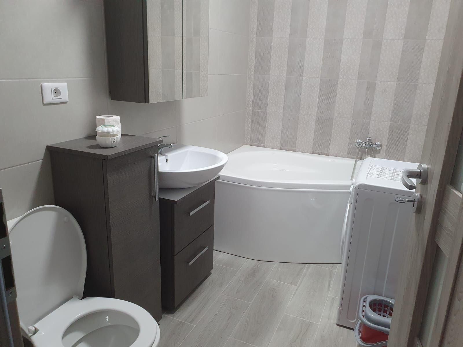 Închiriez apartament