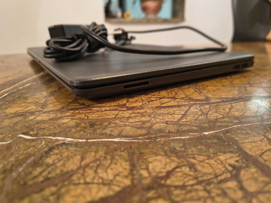 Laptop HP 15-dw3054nq
 Vând  Laptop HP 15-dw3054nq