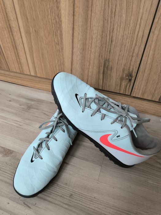 Футболни обувки стоножки Nike 40 номер