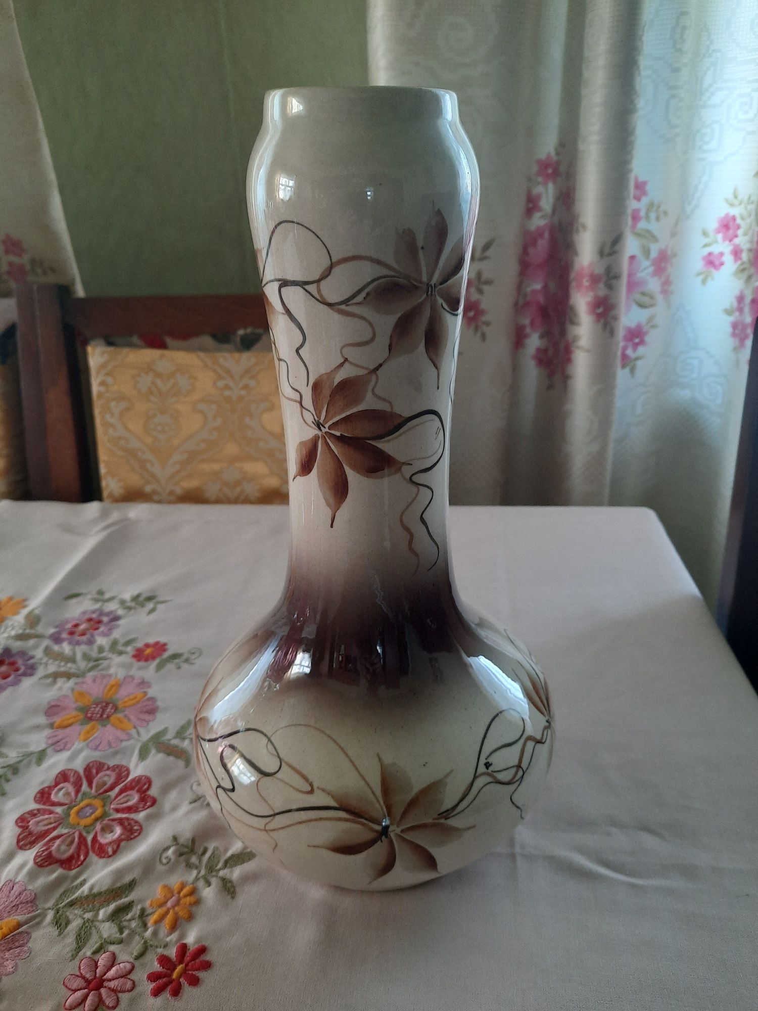 Продам кастрюли, вазы для цветов.