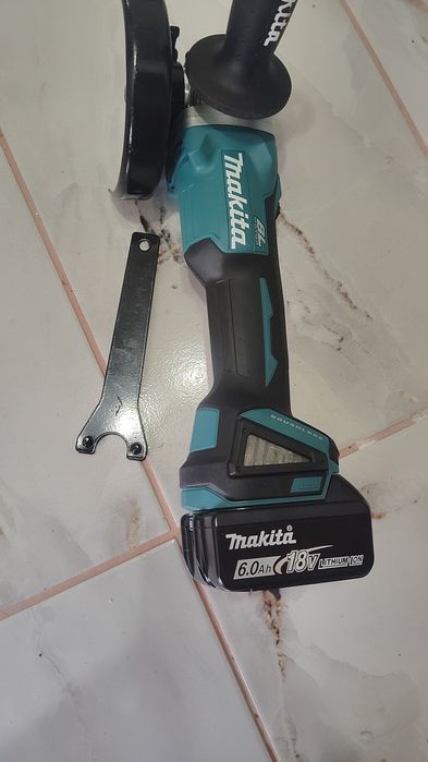 Vând flex cu acumulator Makita dga 504 și mașina de  slefuit