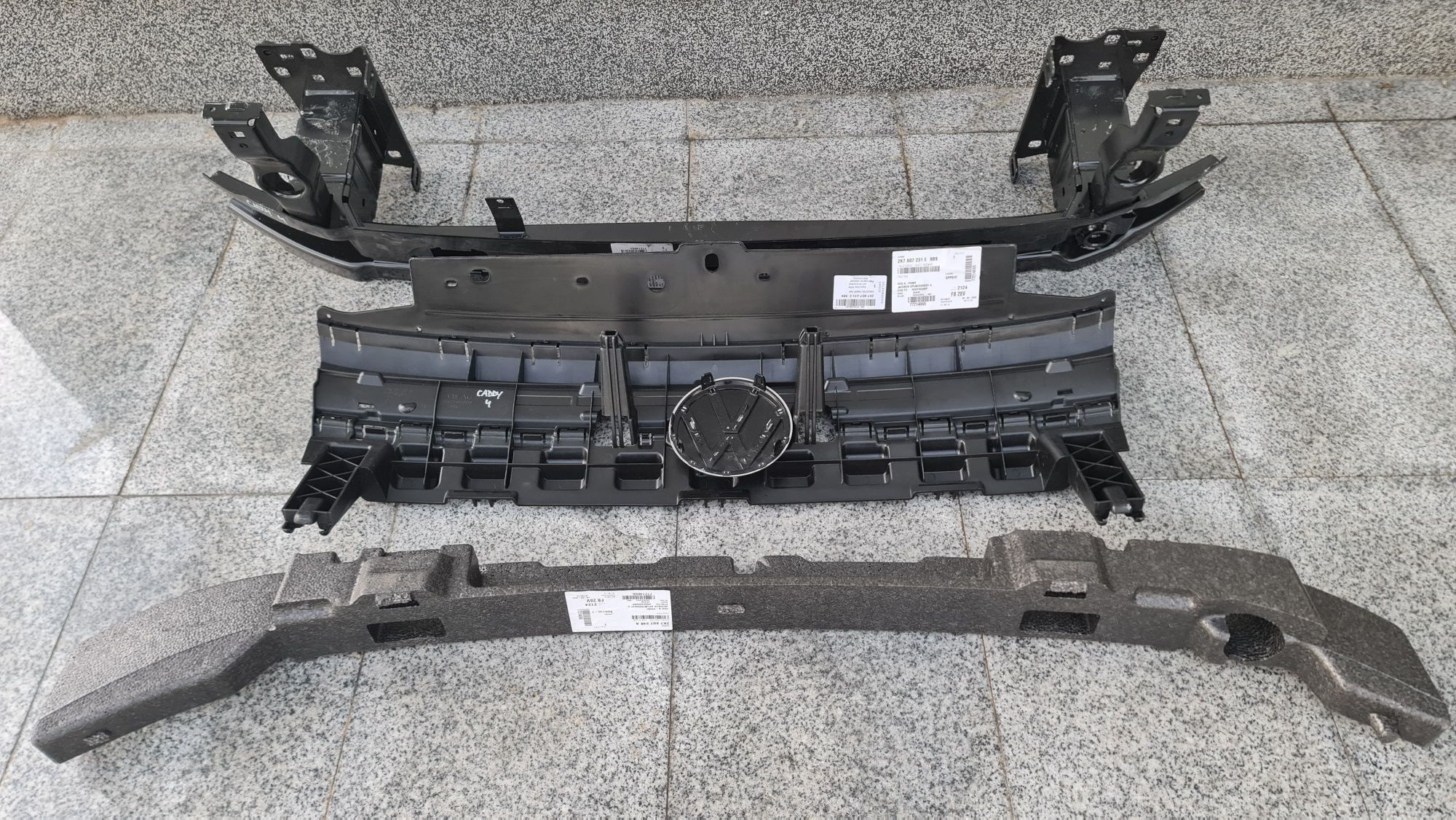Armatura grila absorbant emblema grila radiator bara  VW Caddy 4 2k