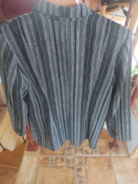 Продавам ново дамско сако