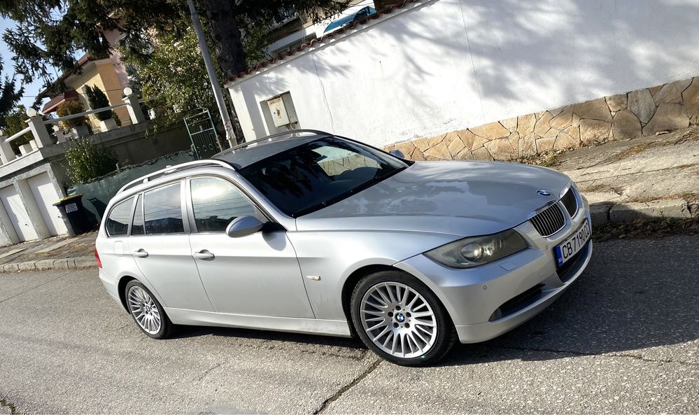 Автомобил BMW 325 Xi