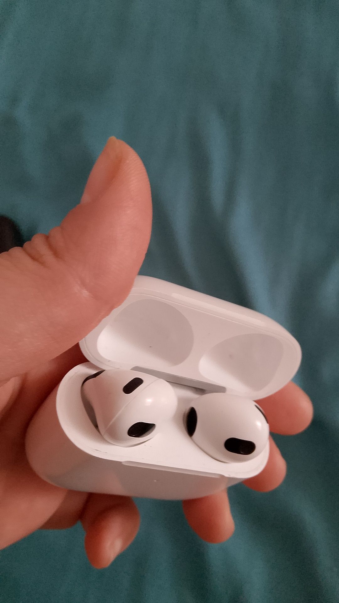 Продам Airpods 1 и 3 версия