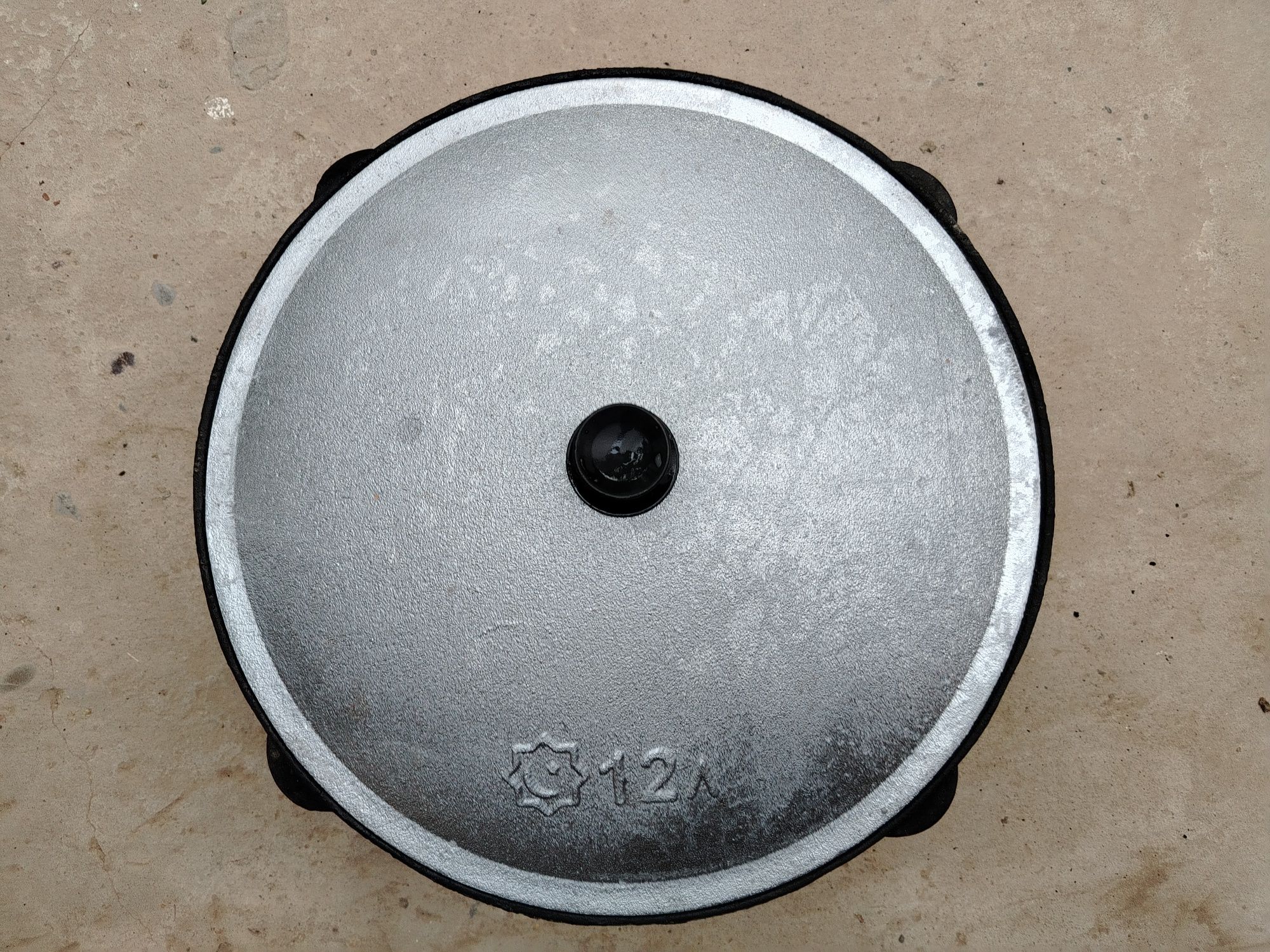 SSSR paytidagi chugun qozon sotiladi