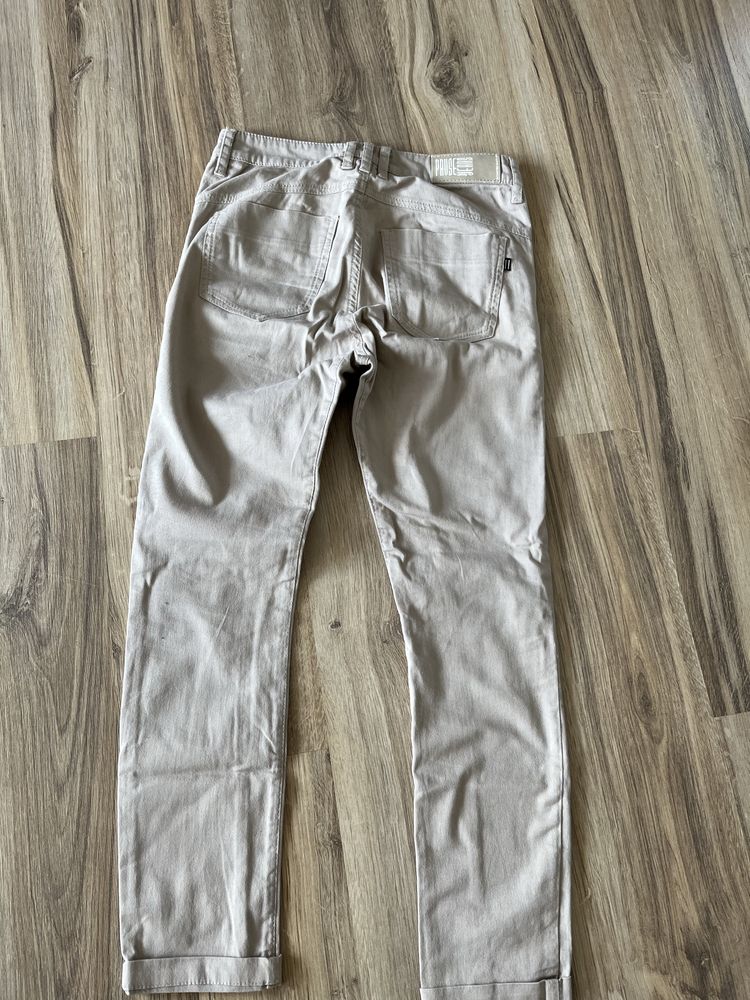 Панталони на Pause jeans.