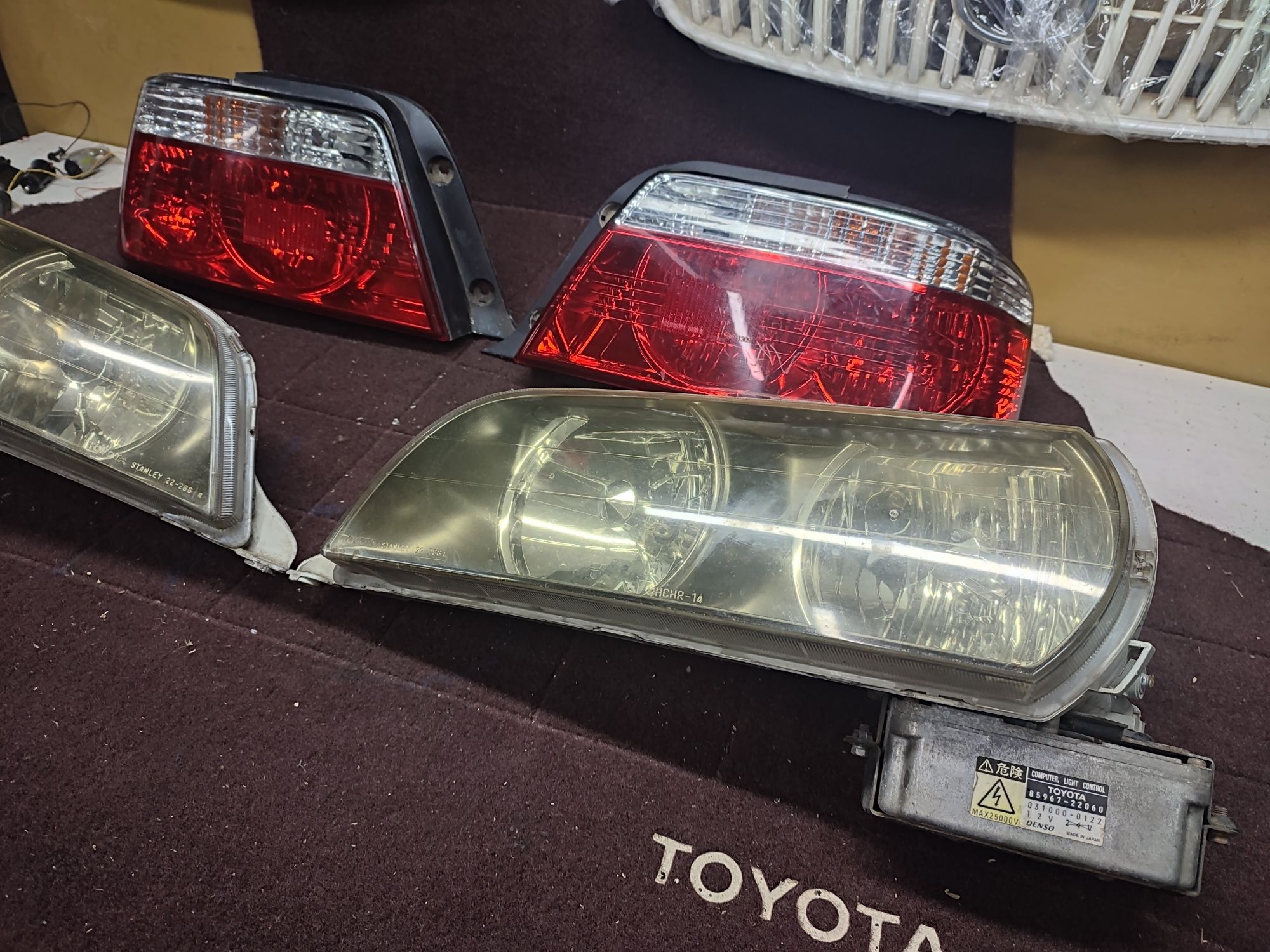 Toyota Chaser чайзер. Оптика. Фары ксенон и галоген. Рестаил фонари