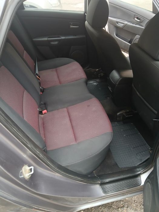 Автомобил Мазда 3