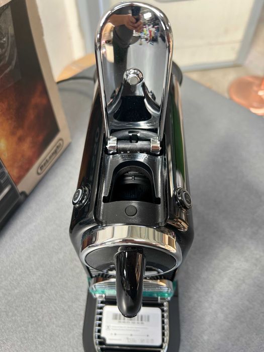 Кафемашина с капсули DeLonghi Nespresso Citiz EN 167.B