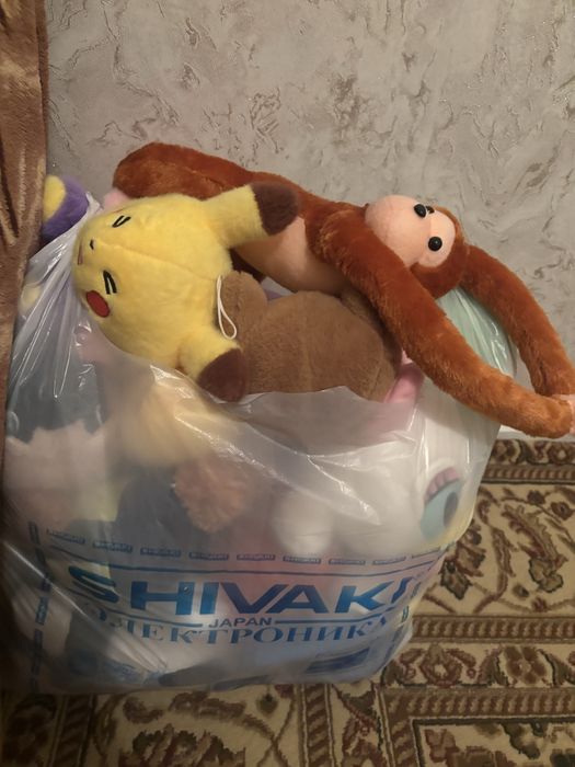 Игруши мягкие разные из апарата  хорошего качество