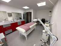 Ofer spre inchiriere cabinet cosmetica/makeup