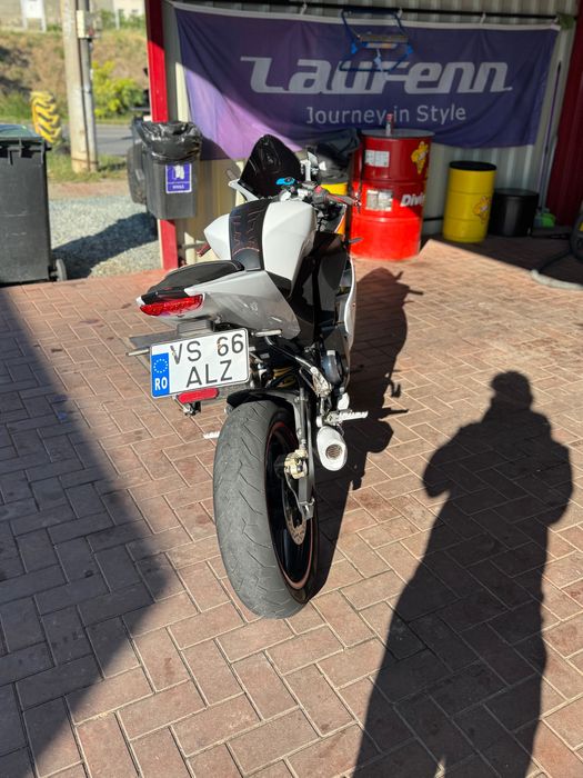 Vând Yamaha yzf r125 2009