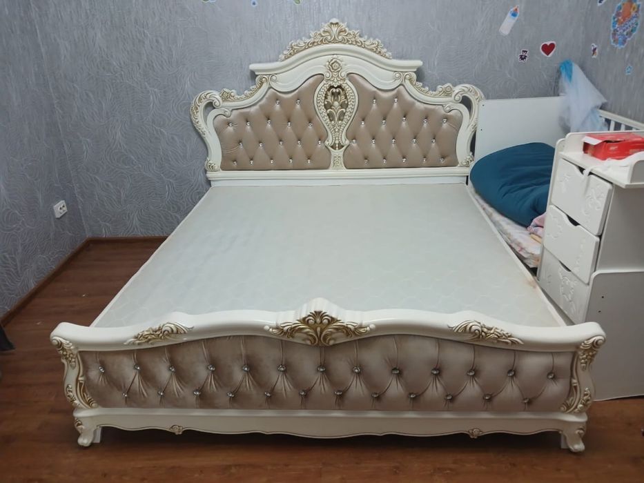 кровать, шкаф 6-ти дверной, тумбочки