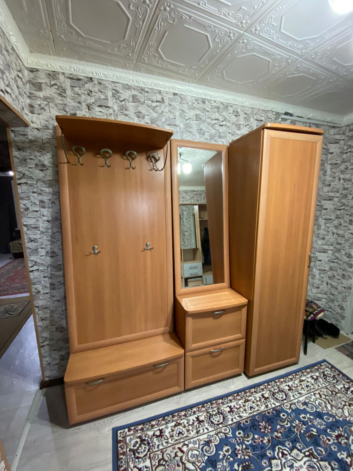 Продам прихожую .б/у .