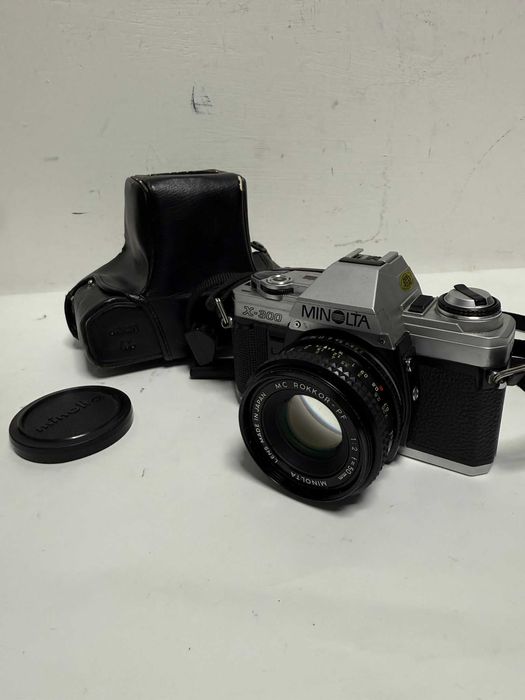 Aparat foto cu film Minolta X 300 cu obiectiv  si cu husa originala