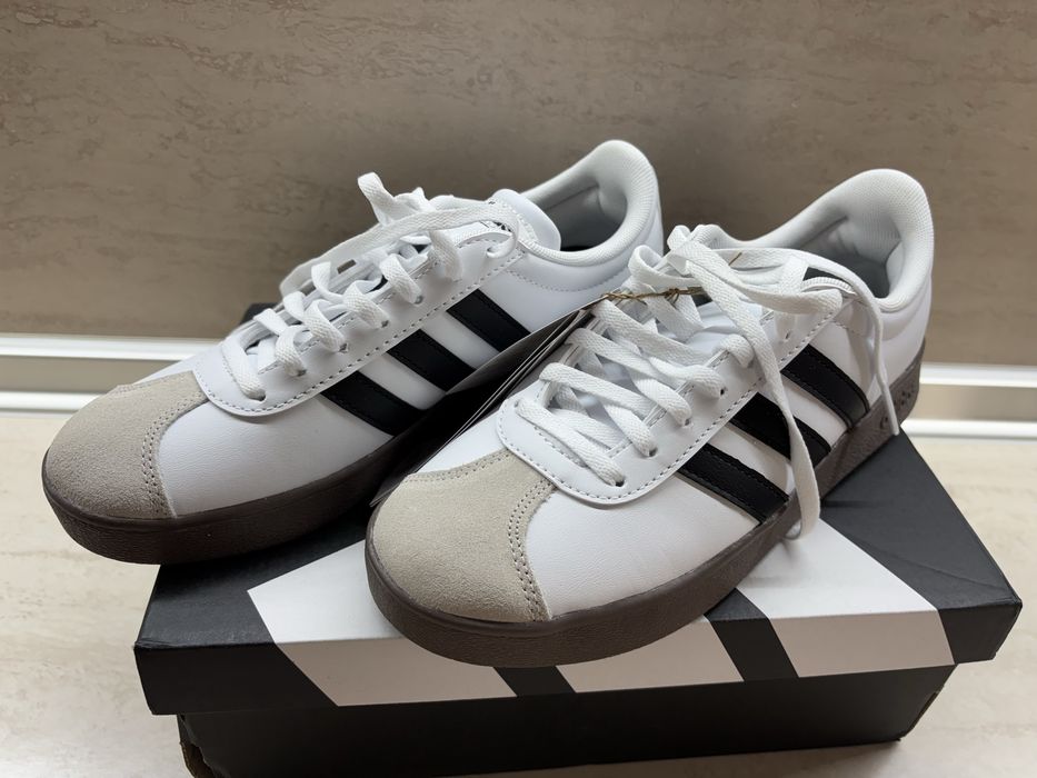 Дамски Маратонки ADIDAS .
