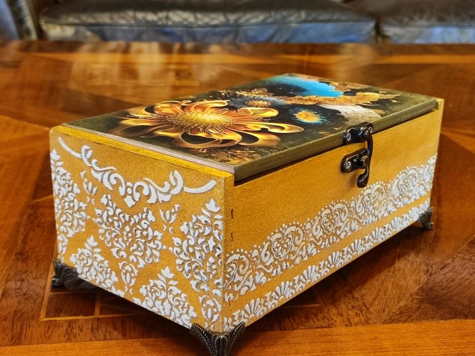 Луксозна дизайнерска кутия за бижута!