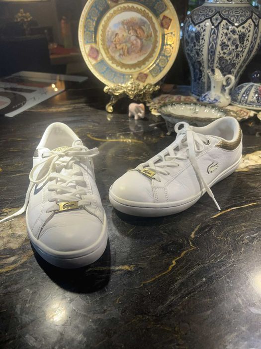 Удобни La coste маратонки с метално лого