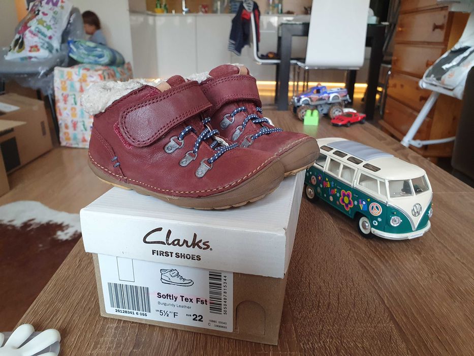 Детски обувки clarks 22 номер