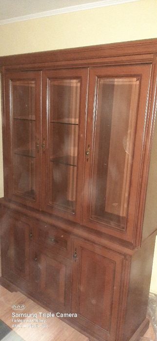 Mobila living(vitrina și masuta)