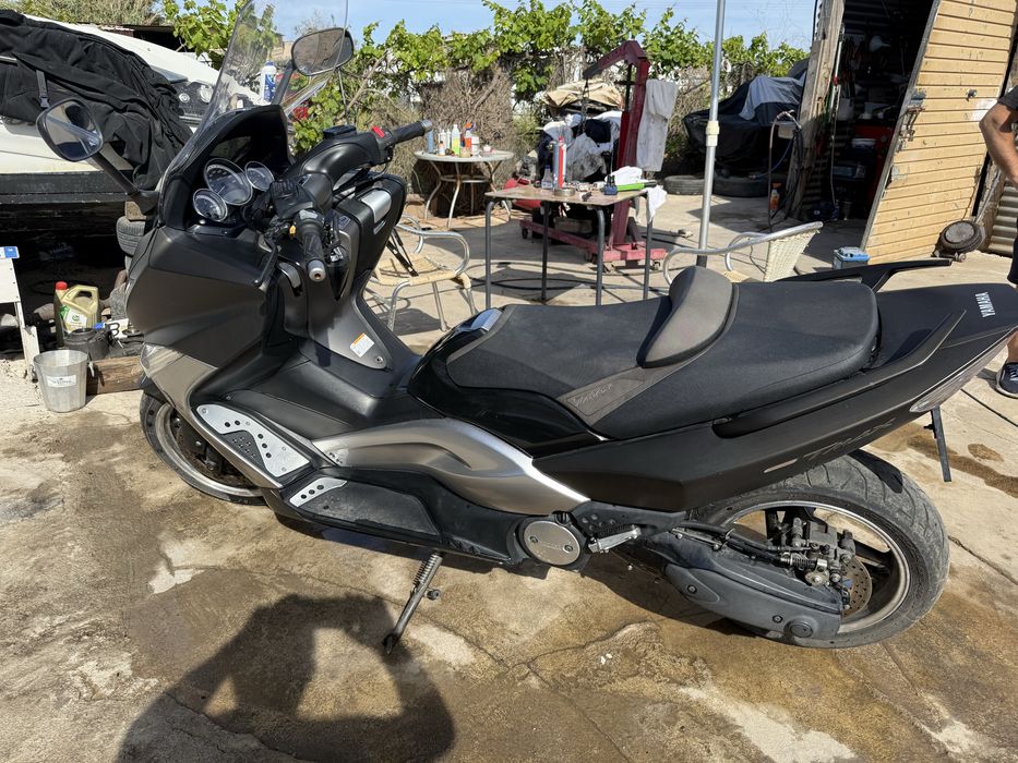 Yamaha t max 2012 . 5800 km perfecta. Special esition