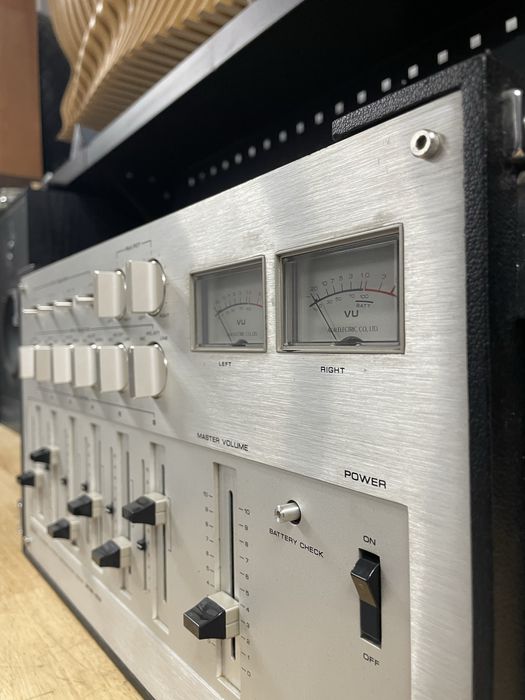 Preamplificator mixer akai mm-62