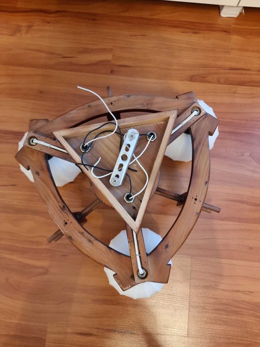 Lustra lemn cires 3 globuri sticla alba forma roata