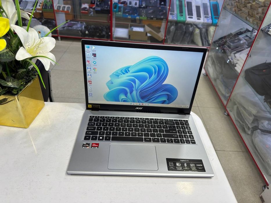 Acer ryzen 5-7520U DDR5 16/512 SSD Nvme IPS