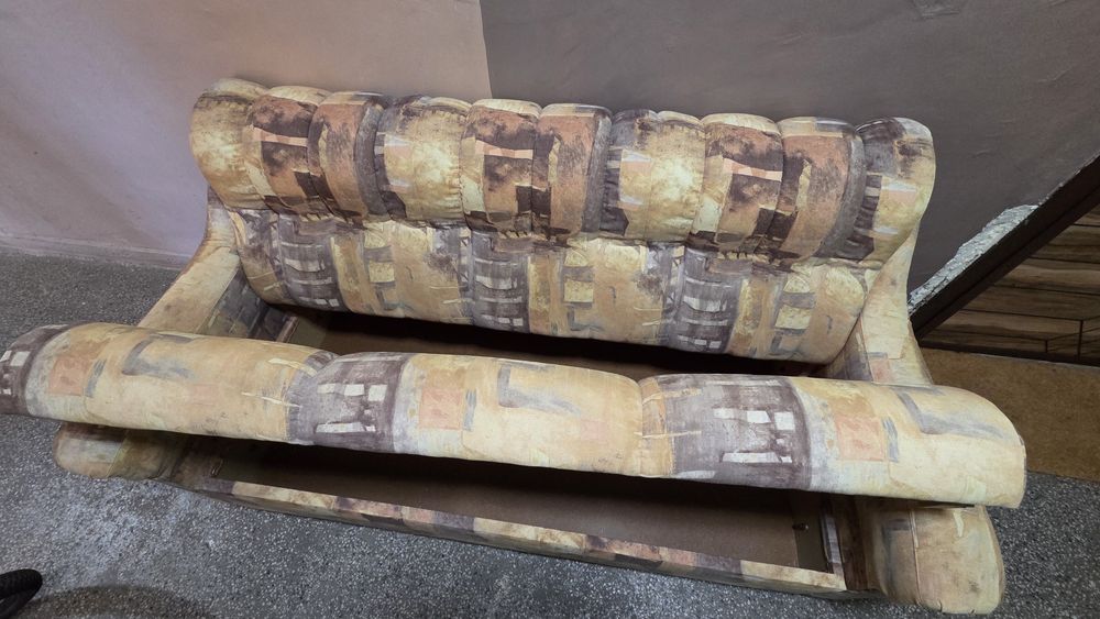 Триместен класически диван