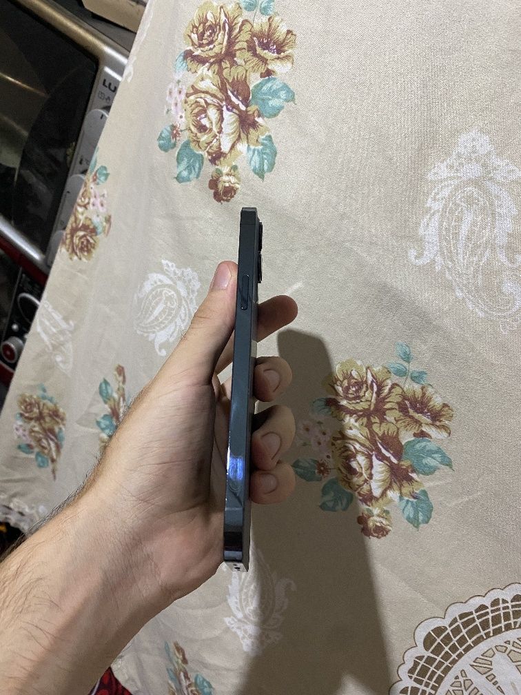 Срочно продаю iphone 12 pro max 256