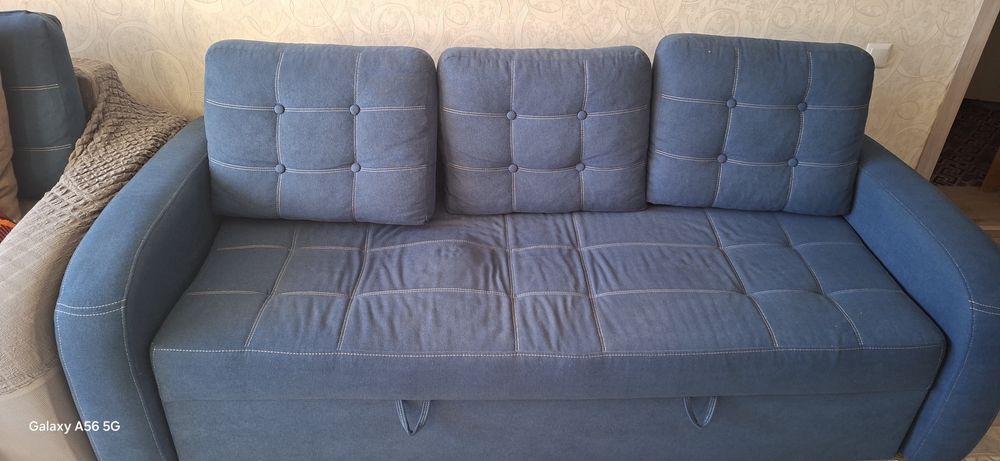 Диван и кресло  в нормальном состоянии