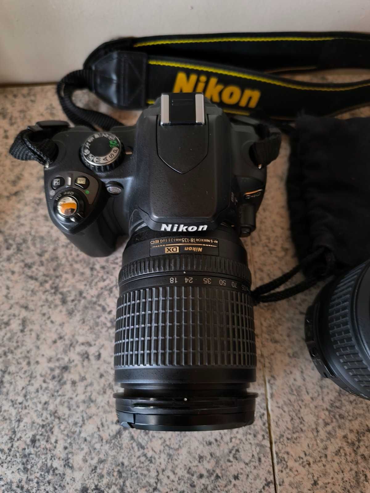 Продавам фотоапарат Nikon d40