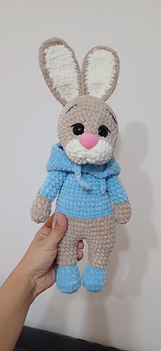 Ръчно плетена играчка