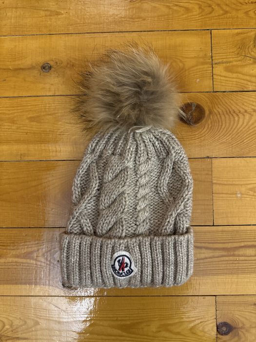 Теплая шапочка Монклер фирмы Qizlar uchun