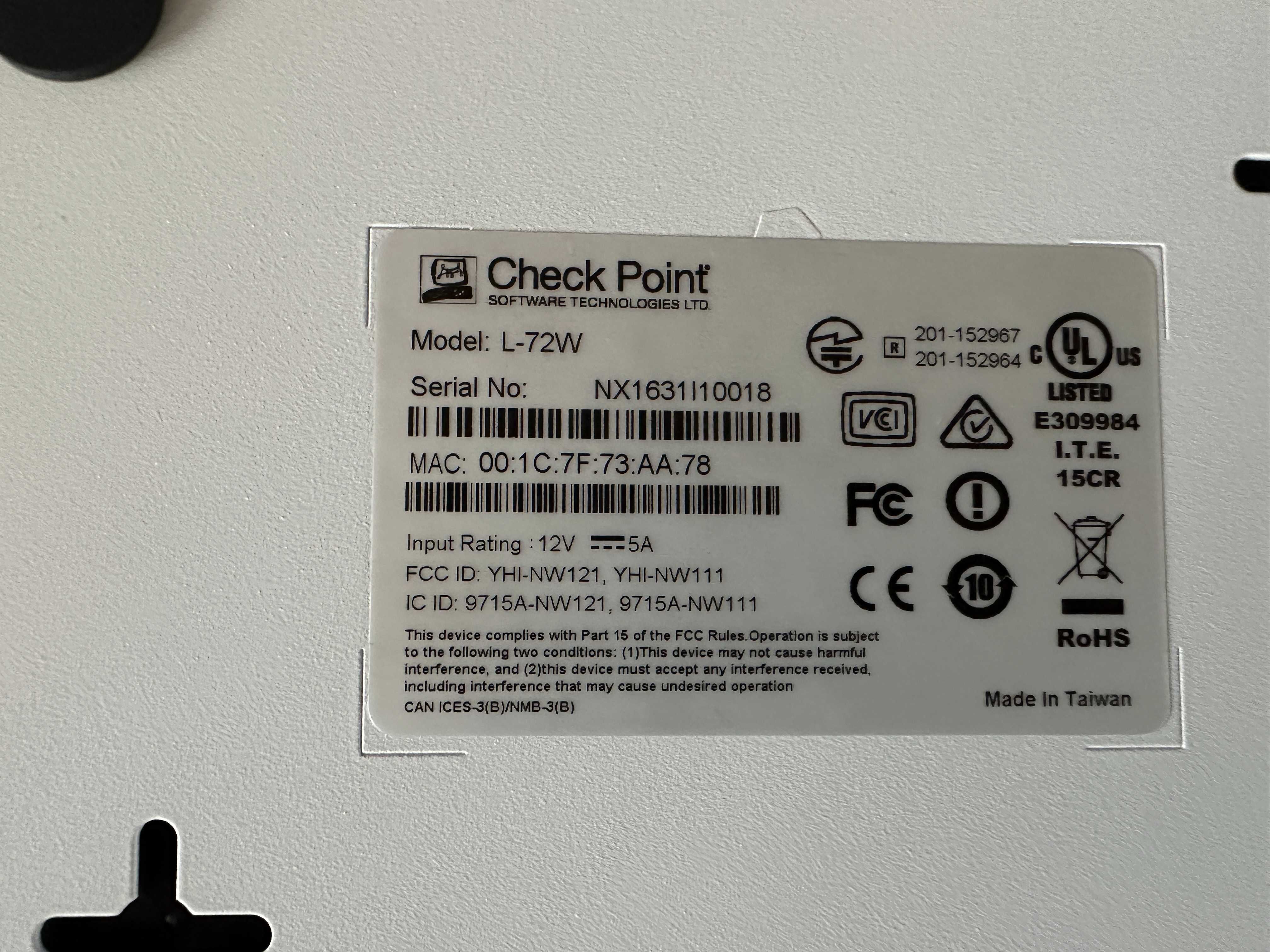Продавам Firewall Checkpoint 770 Dual Band WiFi and PoE