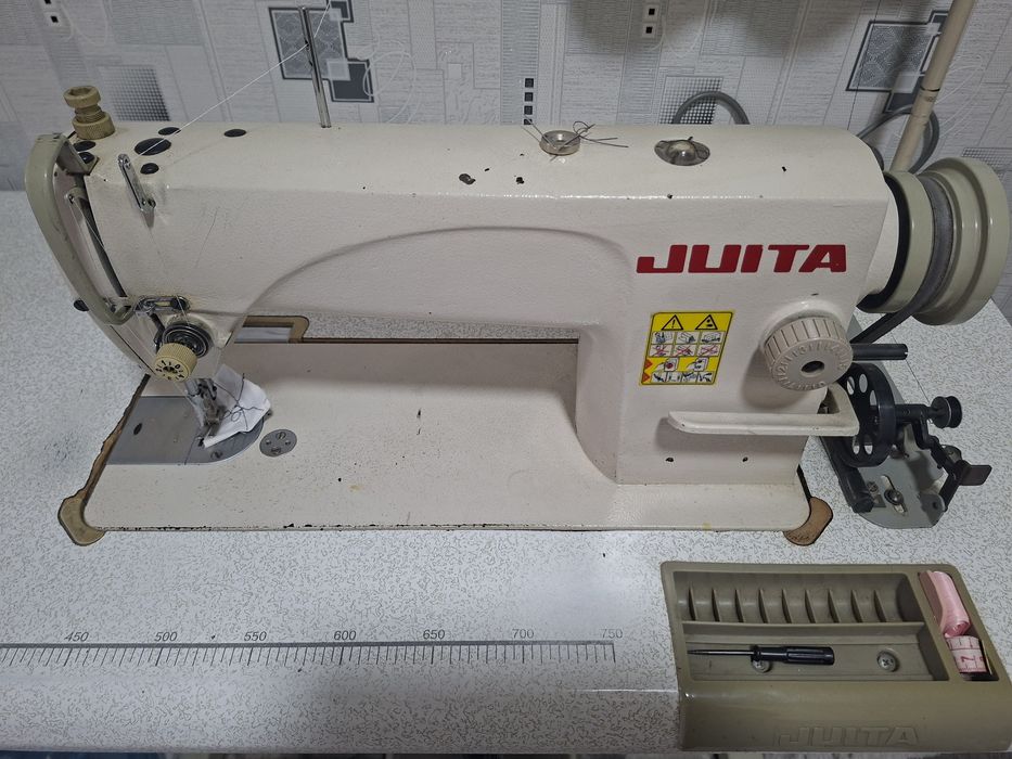 Швейная машинка " JUITA"
