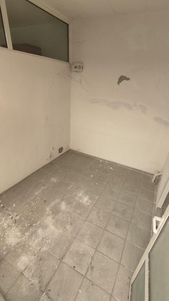 Продава се Магазин в Бургас, Център - 12 кв.м за 809 €/кв.м - Снимка #2