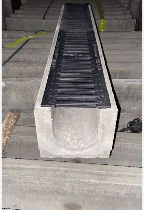 Арык бетон, метровый, с чугунной решеткой усиленный