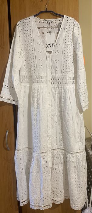 Zara рокля,на цветя или бяла