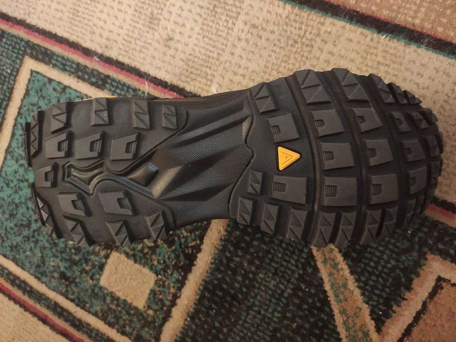 Прогулочная зимняя обувь, нескользящие кроссовки 42р (унисекс)