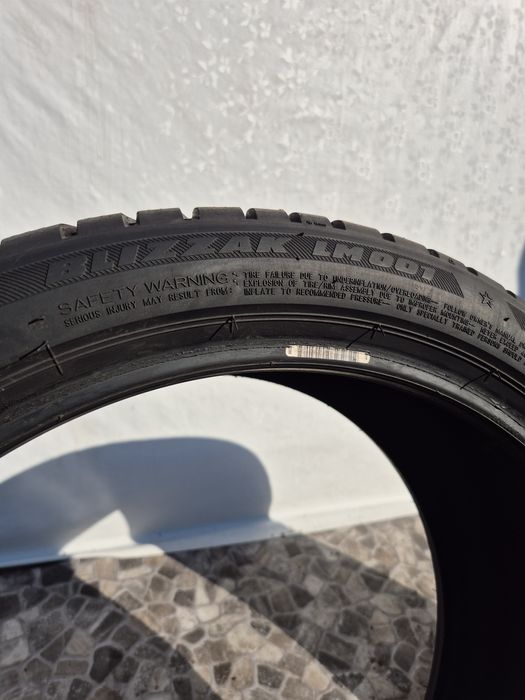2бр 225 40 18 Bridgestone зимни RFT - 19г