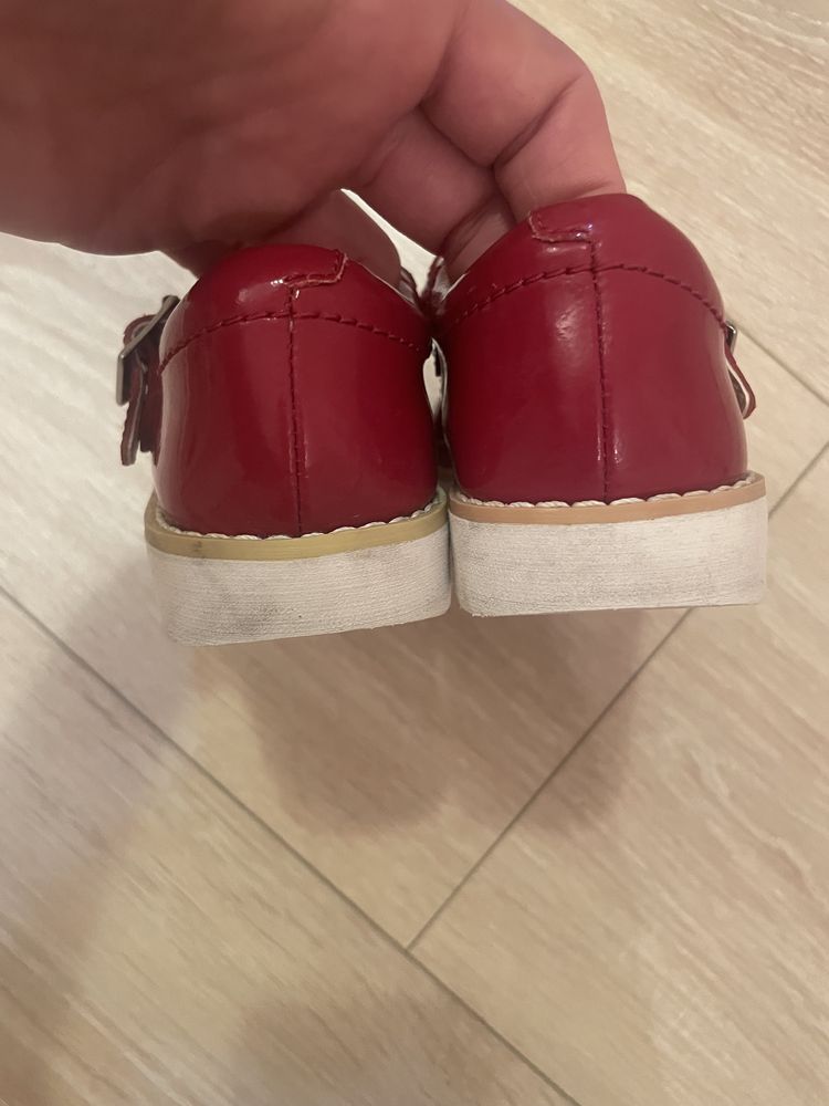 Pantofi rosu inchis Clarks, din piele lăcuită, marimea 25.5