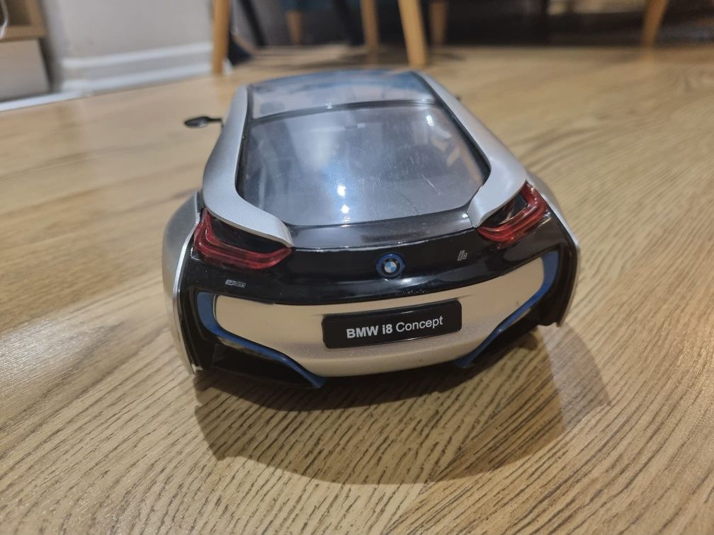 BMW electric cu telecomanda, silențios și rapid