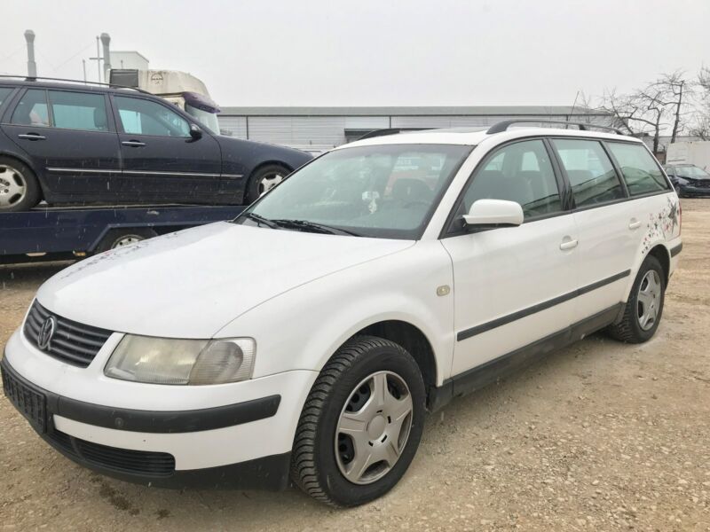 НА ЧАСТИ! VW Passat 1.6 i 101 кс. AHL Комби Климатик Фолксваген Пасат