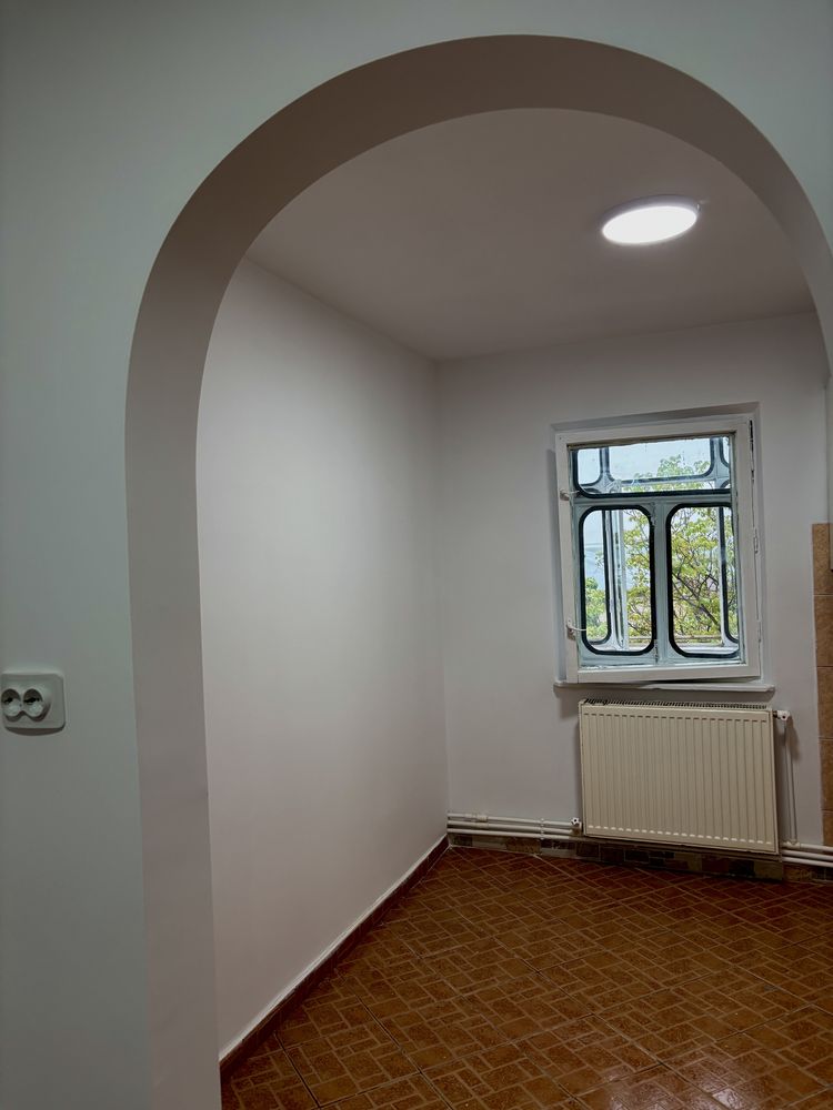 Apatrament cu 2 camere, nemobilat