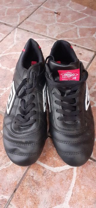 Спортни обувки -бутонки