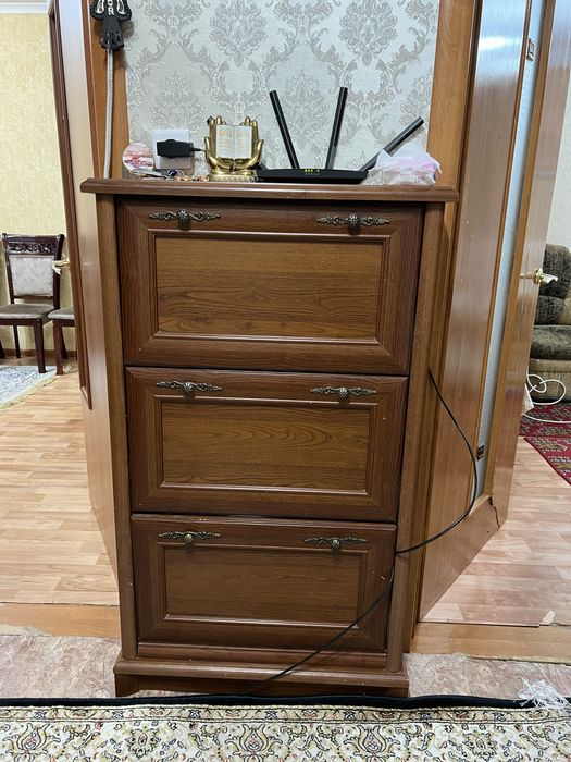 Продам обувницу