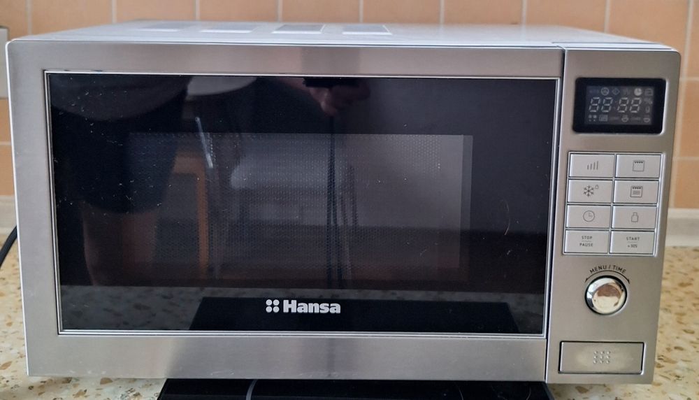 Продам микроволновку на запчасти